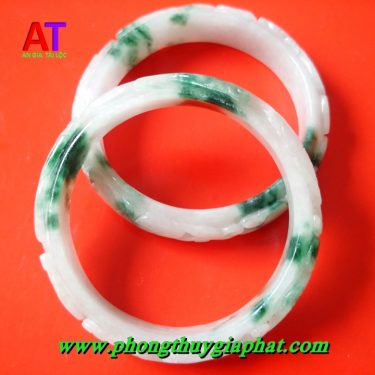 vòng cẩm thạch chạm