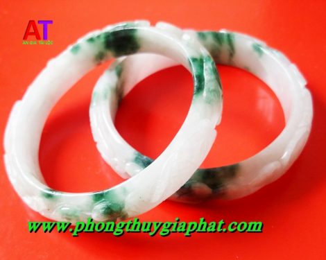 Vòng cẩm thạch chạm