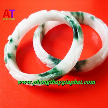 vòng cẩm thạch chạm