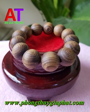 Vòng đeo tay gỗ thủy tùng
