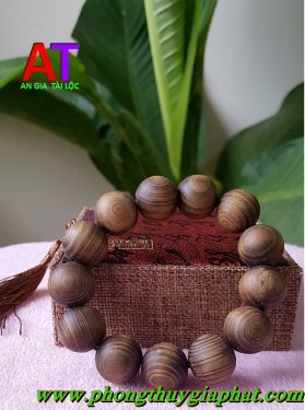 Vòng đeo tay gỗ thủy tùng