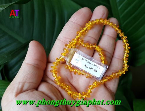 Vòng đeo cổ em bé hổ phách Vòng đeo cổ em bé hổ phách