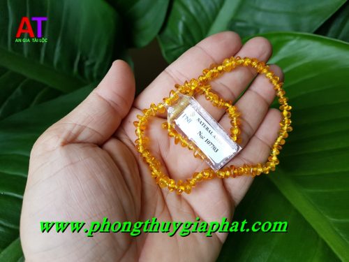 Vòng đeo cổ em bé hổ phách Vòng đeo cổ em bé hổ phách