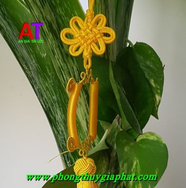 Móc treo ô tô dây vàng