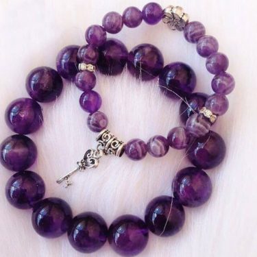 Vòng tay phong thủy “bùa may mắn”