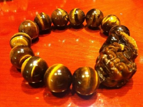 Vòng tay phong thủy “bùa may mắn”