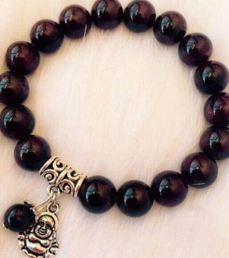 Vòng tay phong thủy “bùa may mắn”