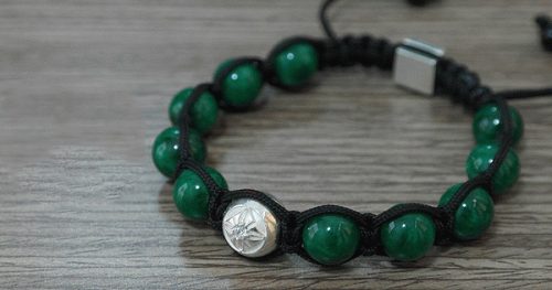 Vòng tay phong thủy “bùa may mắn”