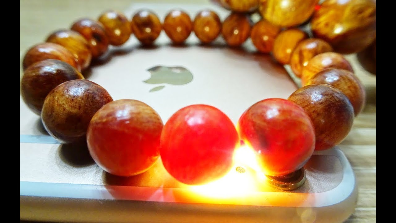 Độc đáo vòng đeo tay Huyết Long