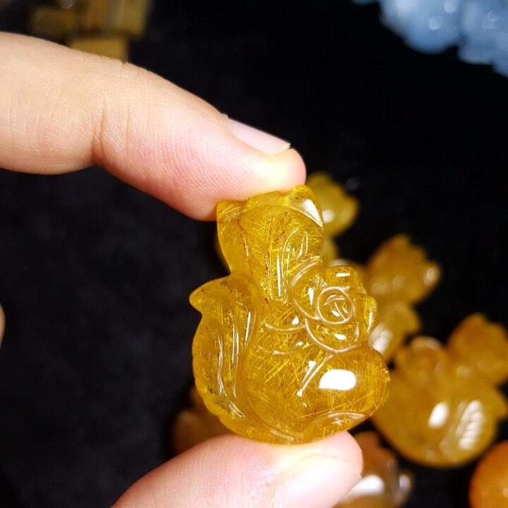 Hồ ly phong thủy thạch anh tóc vàng
