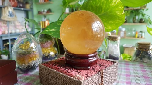 Quả cầu phong thủy thạch anh vàng