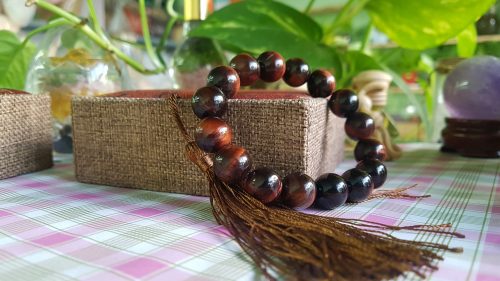 Vòng đeo tay đá mắt hổ đỏ 12li