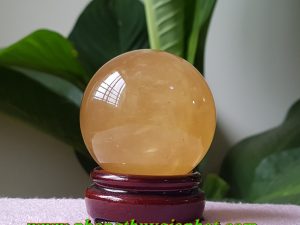 Quả cầu phong thủy thạch anh vàng
