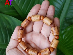 Vòng đeo tay huyết long nu đốt trúc