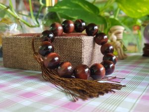 Vòng đeo tay đá mắt hổ đỏ