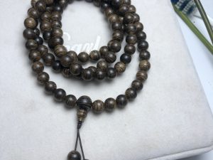 vòng trầm hương sánh chìm